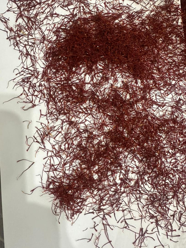 زعفران سوپر نگین صادراتی حمرا یک مثقالی (قلم سه سانتی)