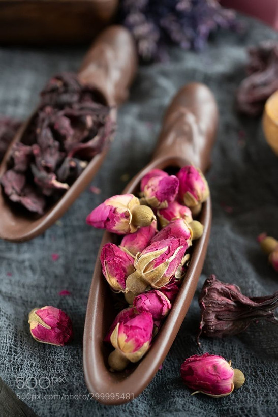 غنچه گل محمدی قمصر صادراتی حمرا